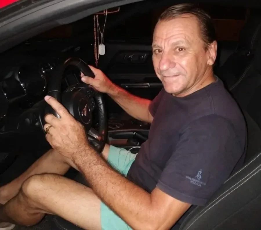 Antes de ser remisero, Juan Carlos Martínez tenía un Rapipago con kiosco lo cual lo hizo muy querido y conocido en Reconquista.