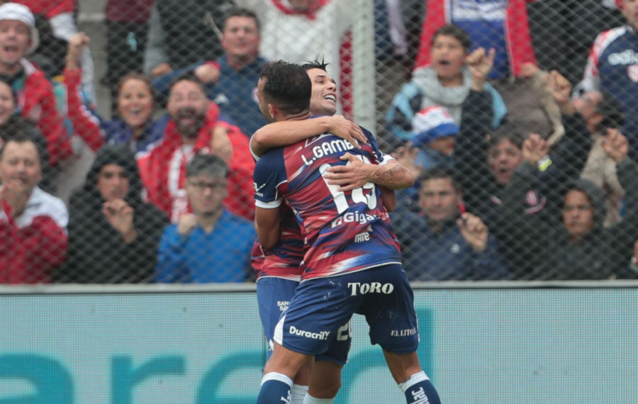 LUCAS GAMBA ANOTÓ DE CABEZA Y UNIÓN LE GANÓ A CENTRAL CÓRDOBA