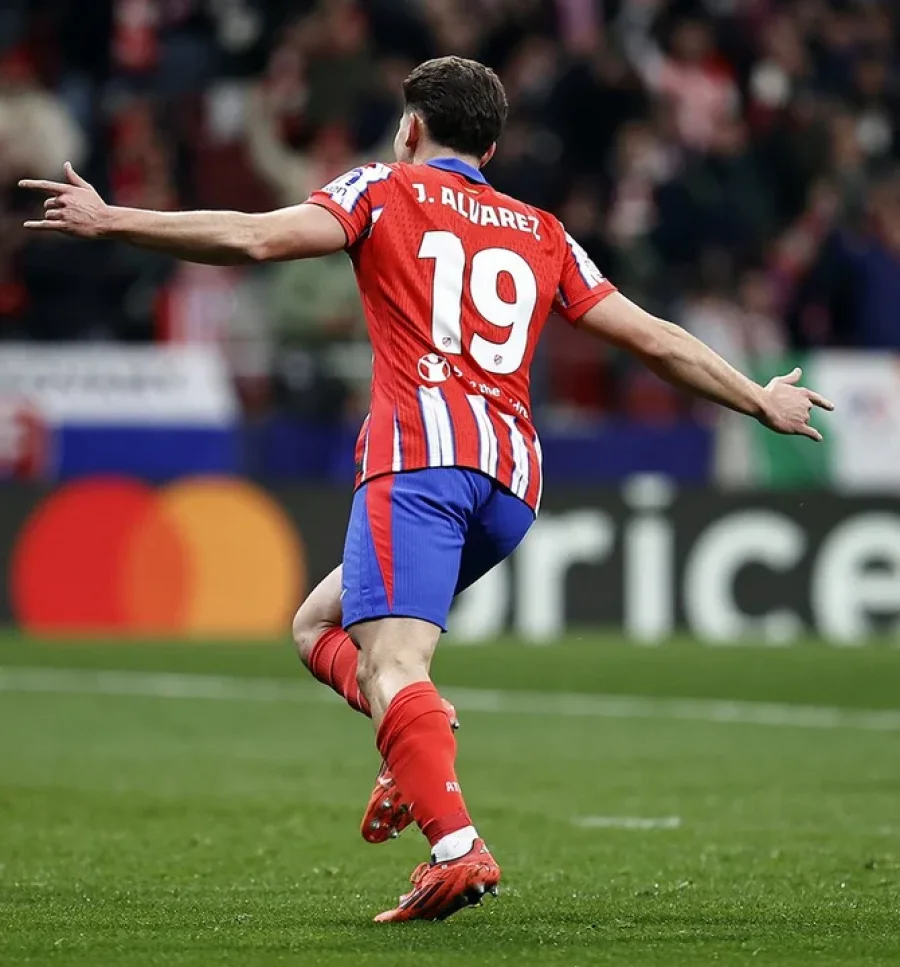 Julián Álvarez convirtió en la victoria ante Sevilla.