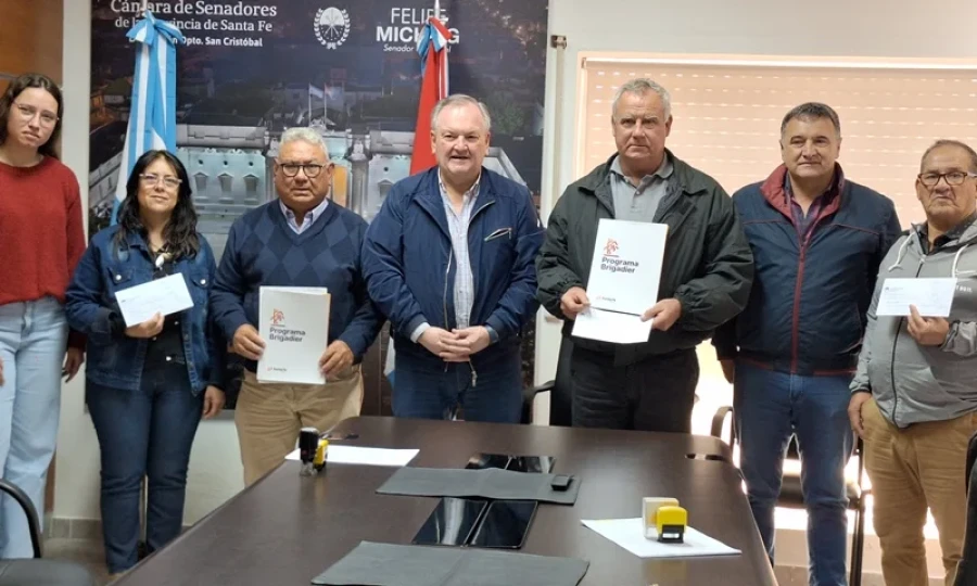 Participantes del encuentro en la Casa del Senado en San Cristóbal.