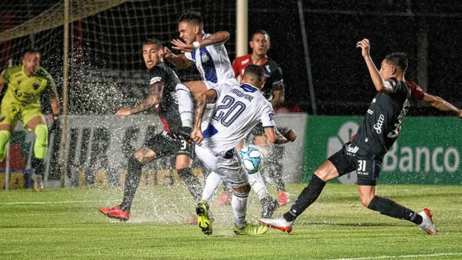 COLÓN BUSCARÁ LA RECUPERACIÓN EN CARLOS CASARES