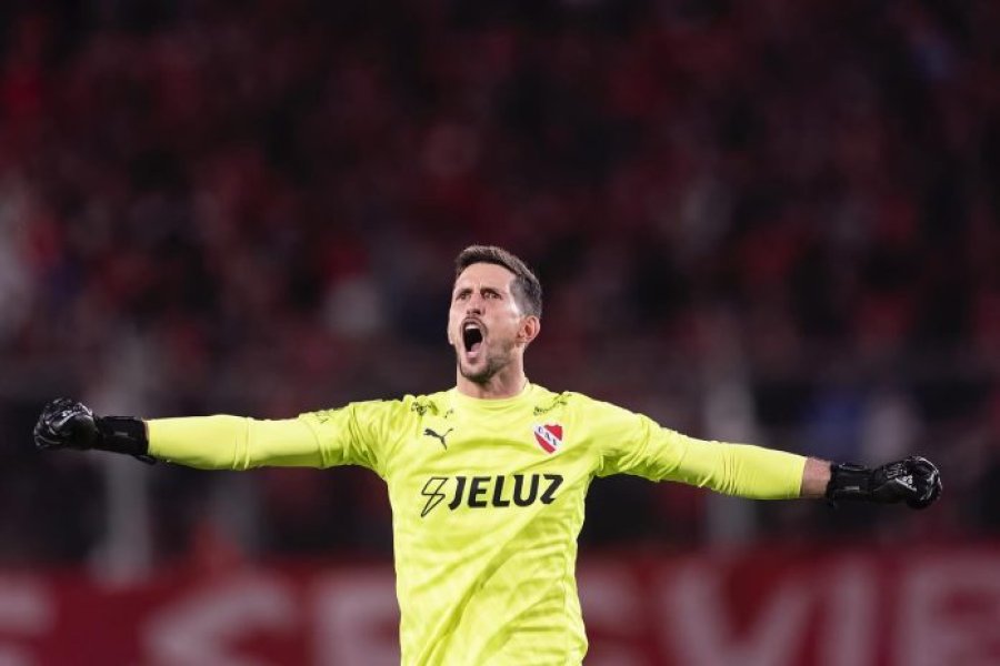 EN GRAN NIVEL. El arquero de Independiente.