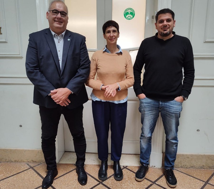 Gabriel Corrado, Andrea Ochat e Iv&aacute;n Acosta tras la reuni&oacute;n en el CCIRR.