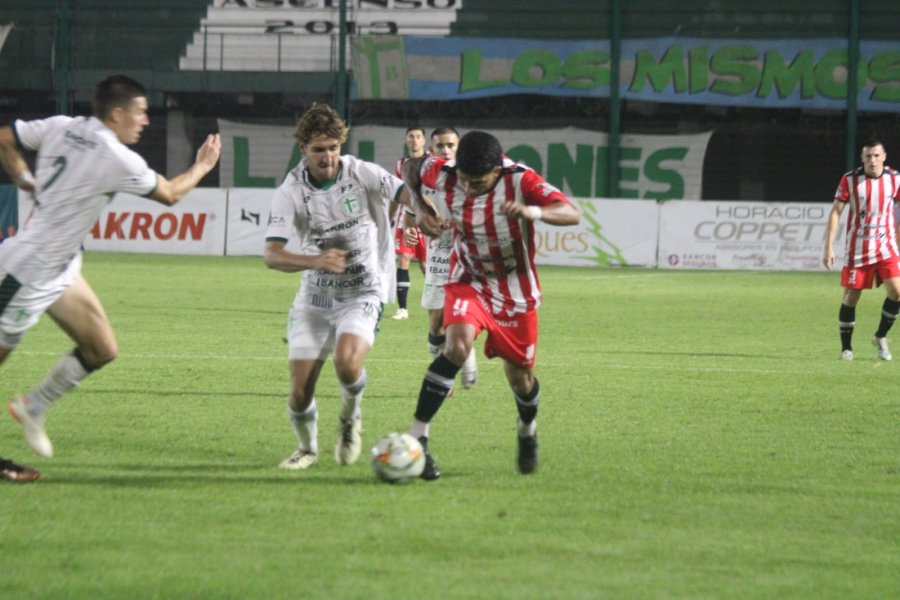 CON LAS MANOS VACIAS. Aunque mejoró en el segundo tiempo, no alcanzó para el León.