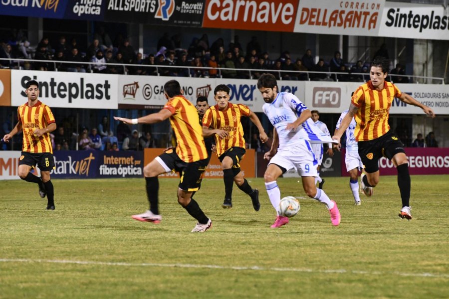 VIENE DE GANAR. Como local, Atlético le ganó a Sarmiento de Resistencia.