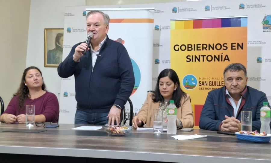 En San Guillermo Michlig se dirige a la concurrencia.