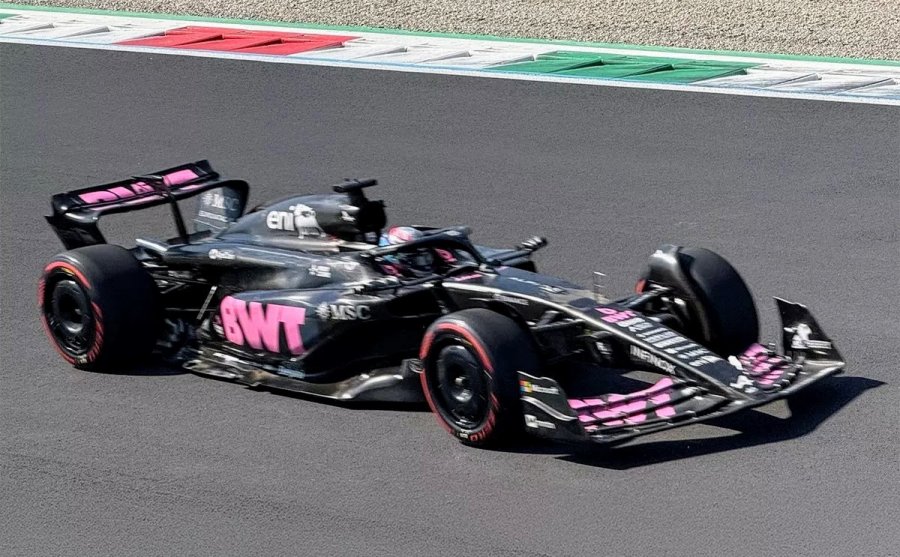 Franco Colapinto girando con el Alpine en el circuito de Monza.