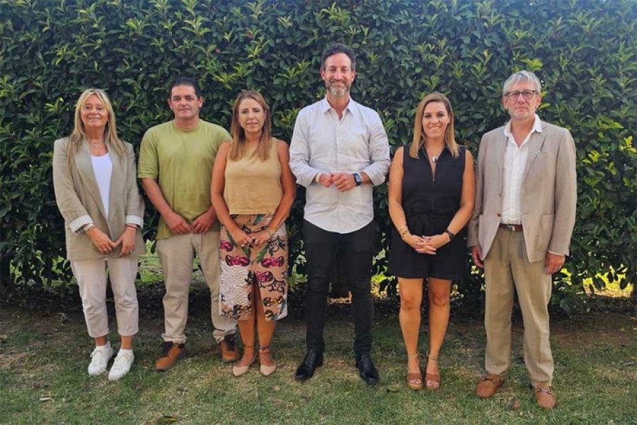 Roberto Sukerman junto a los integrantes de la Lista Pa&iacute;s, entre ellos el rafaelino Enrique Marchiaro. (L. PA&Iacute;S)