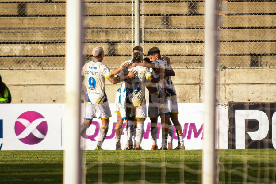 CLASIFICADO. El equipo rosarino hizo la diferencia en el segundo tiempo.