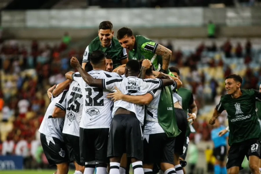 INOLVIDABLE. El festejo santiagueño en el Maracaná.