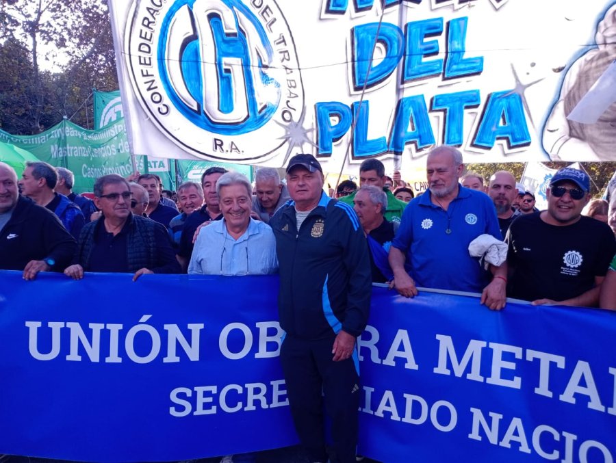 El titular de la UOM a nivel nacional, Abel Furl&aacute;n, junto al secretario General del gremio metal&uacute;rgico en Rafaela, Roberto Oesquer.