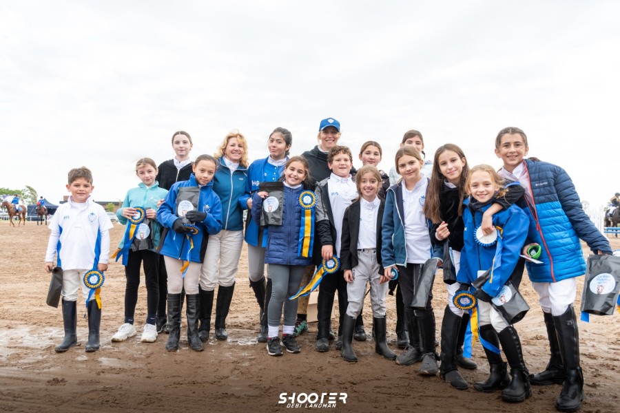 CATEGORÍA ESCUELITA. Junto a la instructora Caro Druetto.