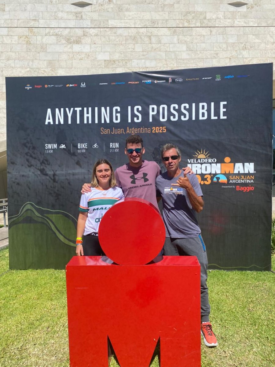 GRAN PERFORMANCE. Catalina Ingaramo, Marcos Peretti y Sergio Peretti.