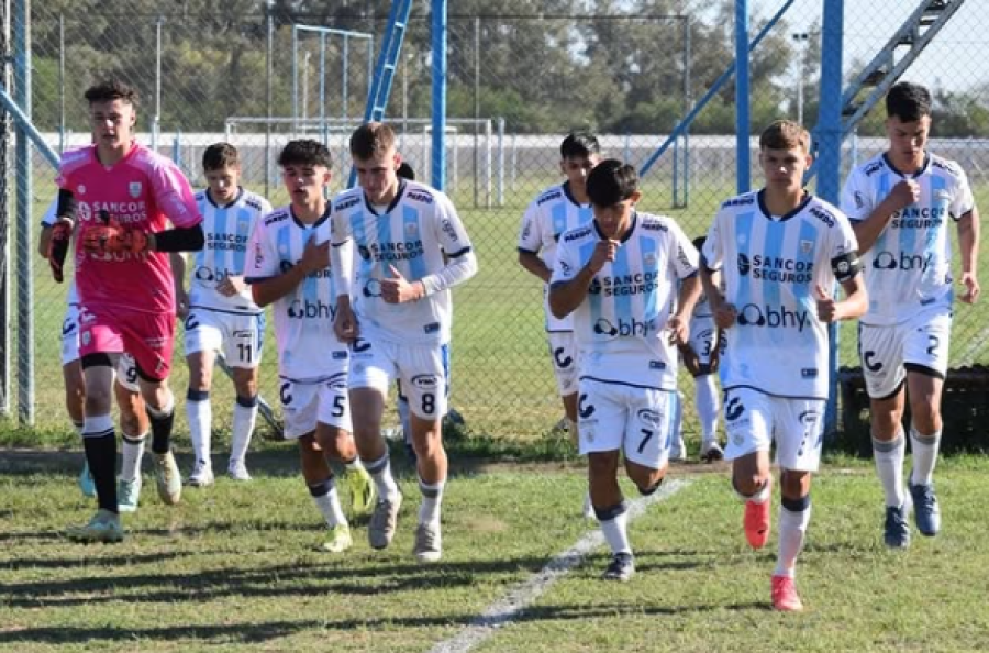 PONEN PRIMERA. Los pibes de la Crema comienzan el torneo de Inferiores de AFA.