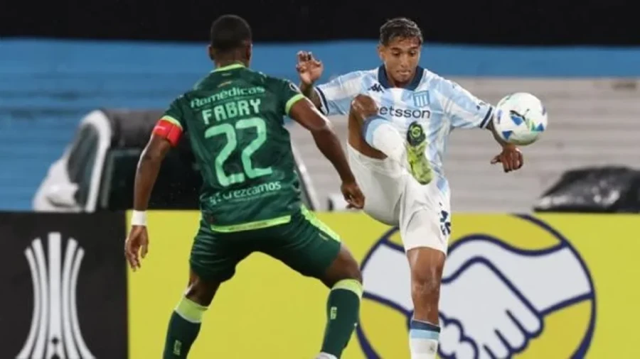 ALMENDRA. No tuvo un buen partido, como todo su equipo.