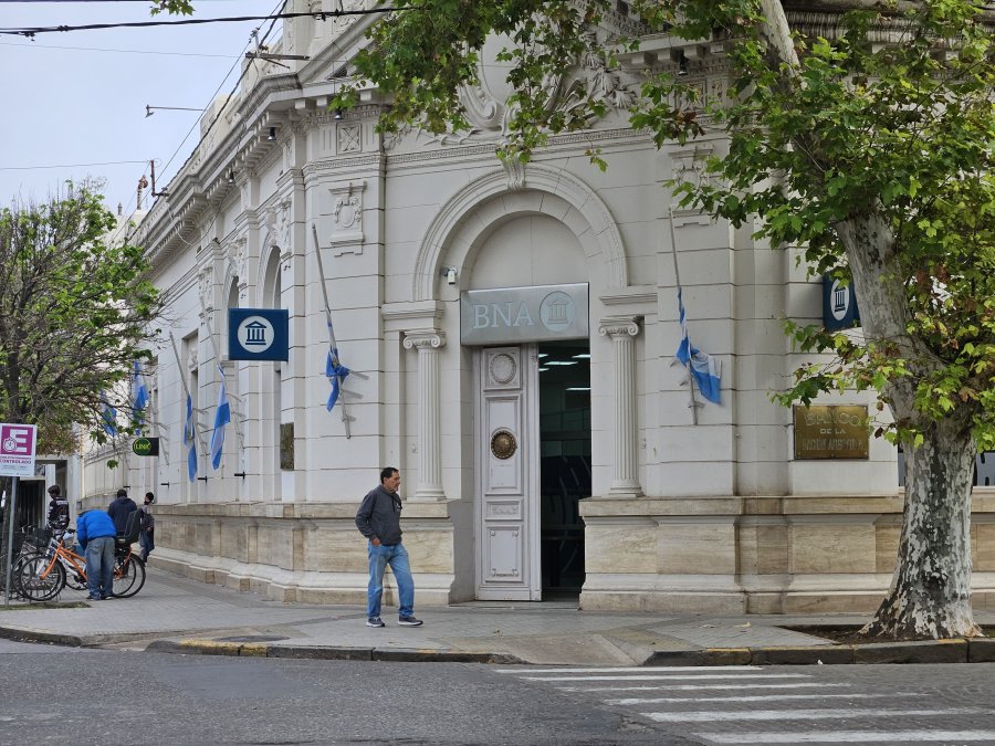 BANCOS CERRADOS. Solo el Naci&oacute;n abri&oacute; sus puertas ayer en la ciudad, aunque muy pocas operaciones se pudieron llevar a cabo.
