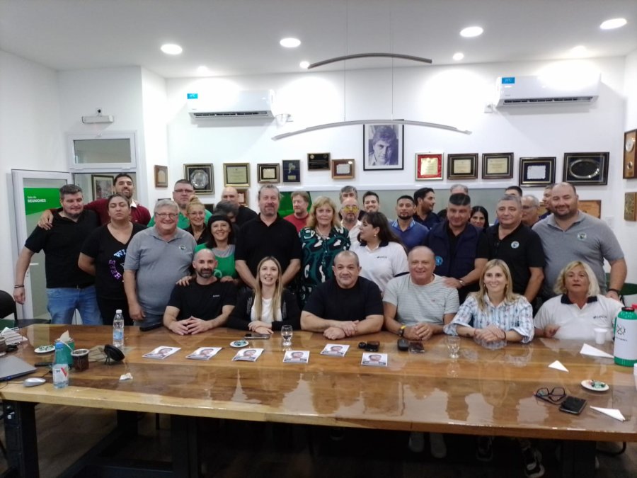 B&aacute;rbara Chivallero, Andr&eacute;s Brarda y Roberto Oesquer entre otros en la sede de Luz y Fuerza.