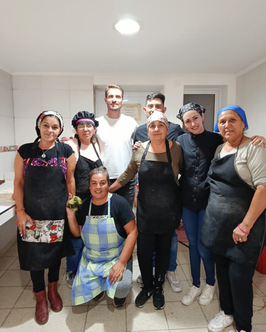 Las autoridades y las participantes.