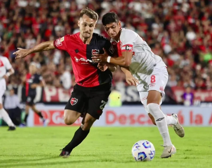 EL RAFAELINO, ÁNGELO MARTINO, EN DISPUTA DEL BALÓN