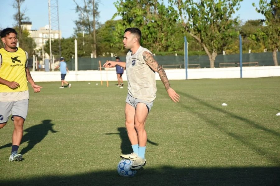 "CHEMA". Sebastián Jiménez, una de las vías de desequilibrio por los costados.