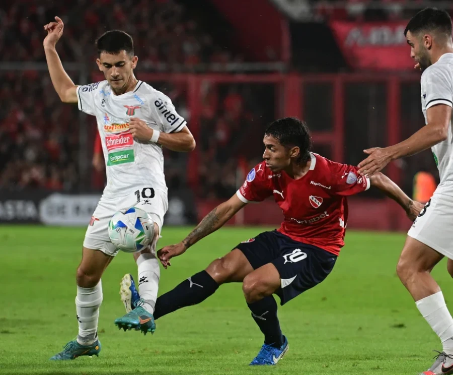 QUIERE QUEDAR ARRIBA. El equipo de Vaccari tiene una muy buena temporada.