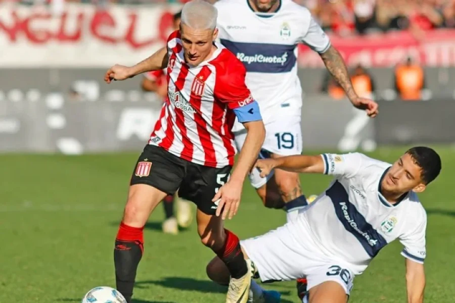 INTENSO. Se jugarán buen parte de sus aspiraciones en el torneo.