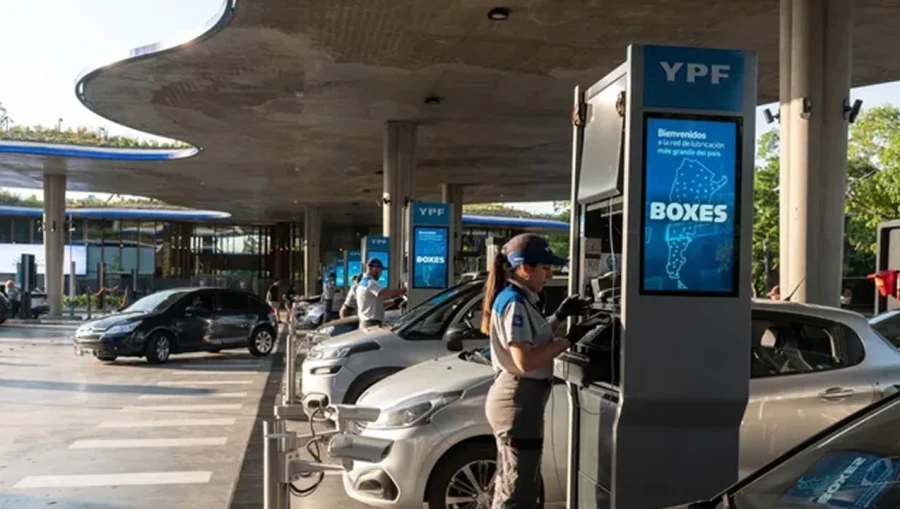 YPF considera bajar los precios de los combustibles si el valor del petróleo sigue cayendo.