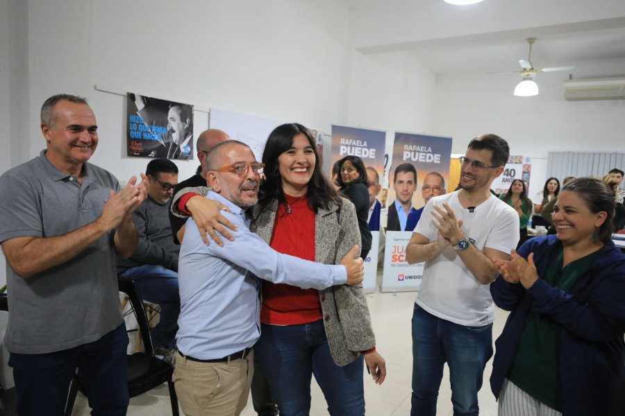 FELICIDAD EN EL BUNKER RADICAL. En su primer elecci&oacute;n, Juan Scavino se mantiene en carerra por llegar al Concejo Municipal.