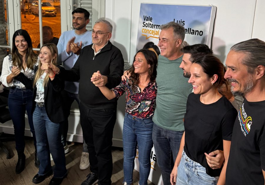 El senador Alcides Calvo, quien fue electo convencional constituyente por el departamento, y B&aacute;rbara Chivallero pasaron por el bunker de Valeria Soltermam.