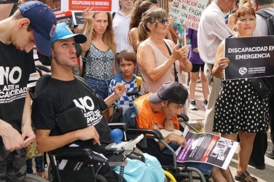 Es la segunda concentración convocada por organizaciones de personas discapacitadas.
