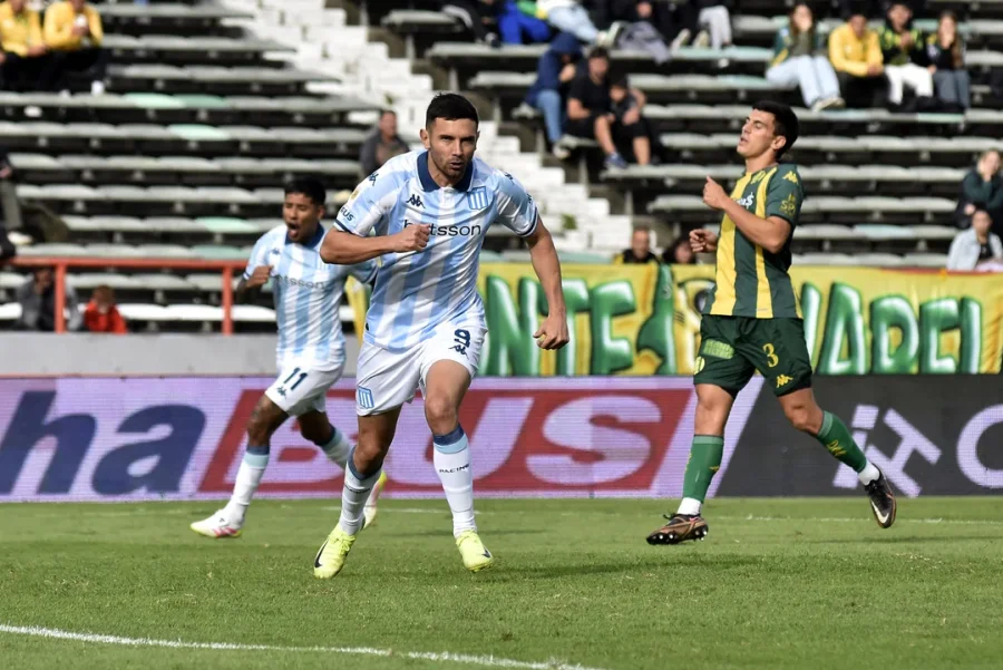 Maravilla Martínez abrió la cuenta para la Academia en Mar del Plata.