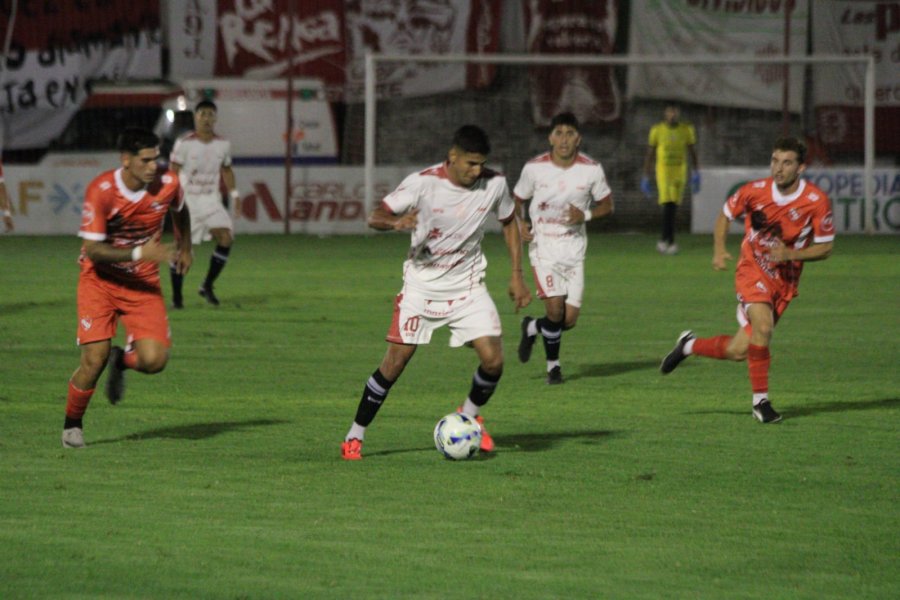 NOCHE NEGATIVA. Fue la primera derrota rojiblanca de local.