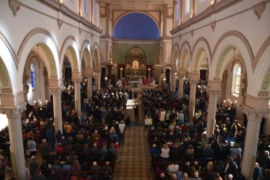 Vista de la Basílica colmada de fieles.