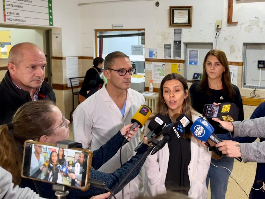 Fernando Cabral, Alejandro Fiorillo, Natala Weppler y Carina Visintini al presentar el nuevo sistema de gestión de turnos.