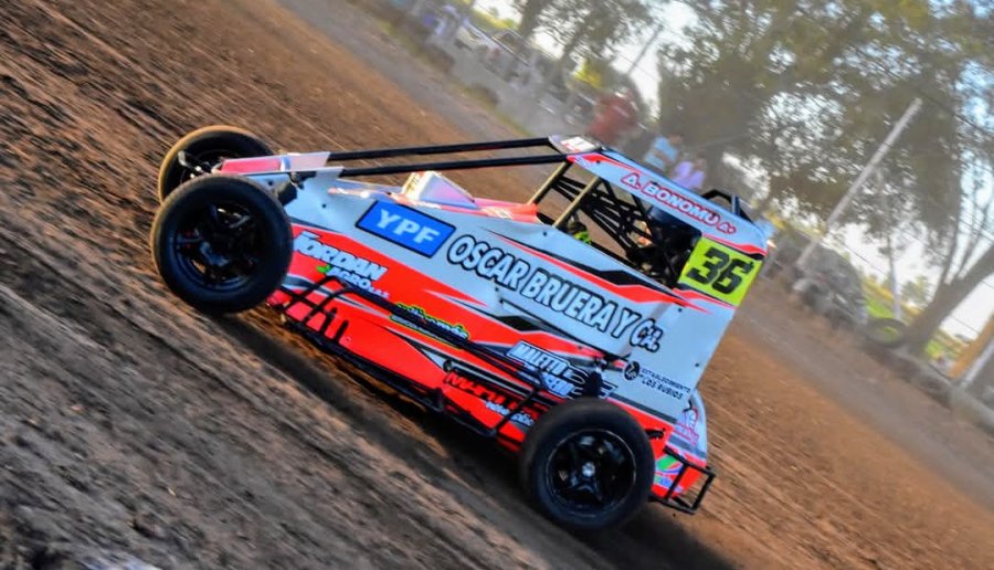 Agust&iacute;n Bonomo volvi&oacute; al triunfo y se afirma como l&iacute;der del play off.