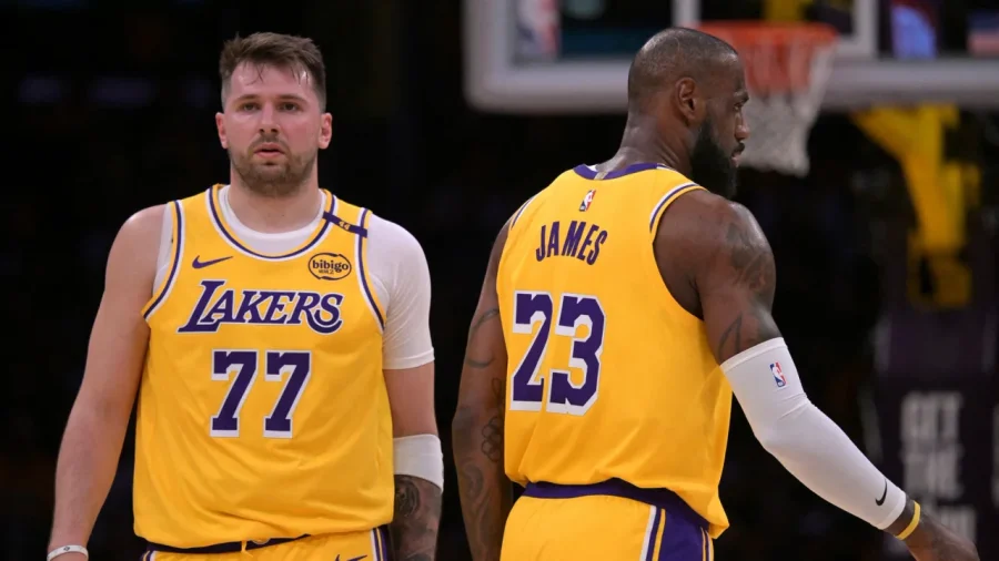 Luka Doncic y LeBron James, las estrellas de Los Angeles Lakers.
