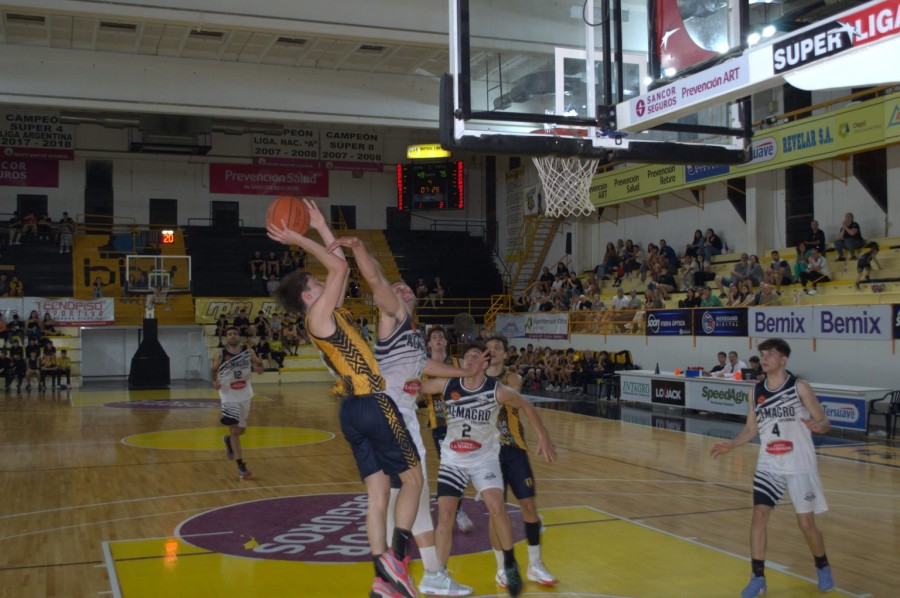 CAIDA. El equipo sunchalense no pudo ante su público.