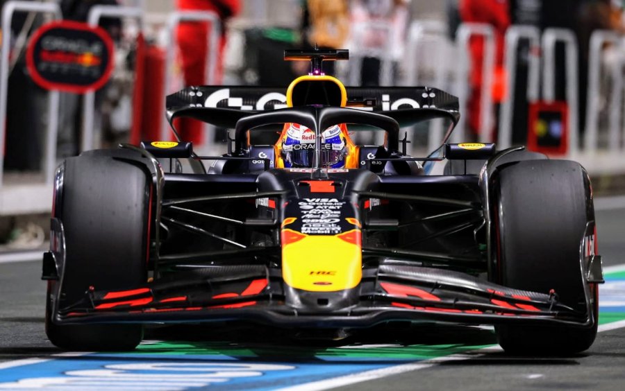 Max Verstappen logr&oacute; una pole espectacular y con r&eacute;cord en Arabia.