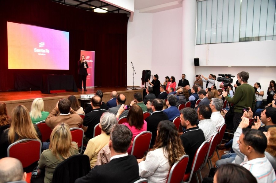 M&aacute;s de $ 2.200 millones destinados a fortalecer proyectos santafesinos.