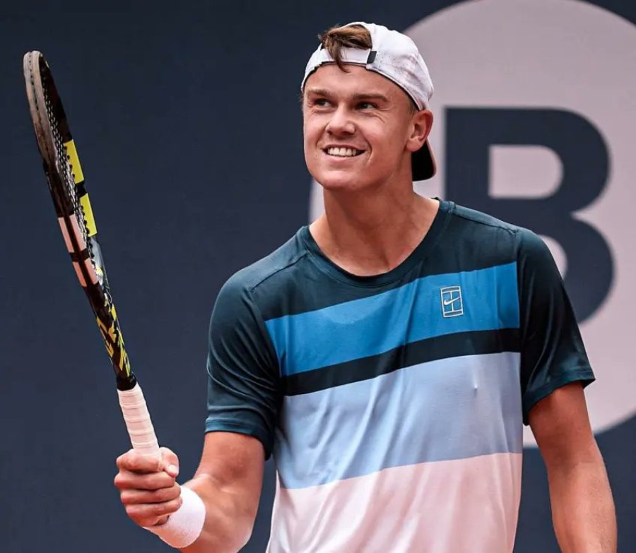 Holger Rune se coronó campeón del ATP de Barcelona tras derrotar a Carlos Alcaraz.