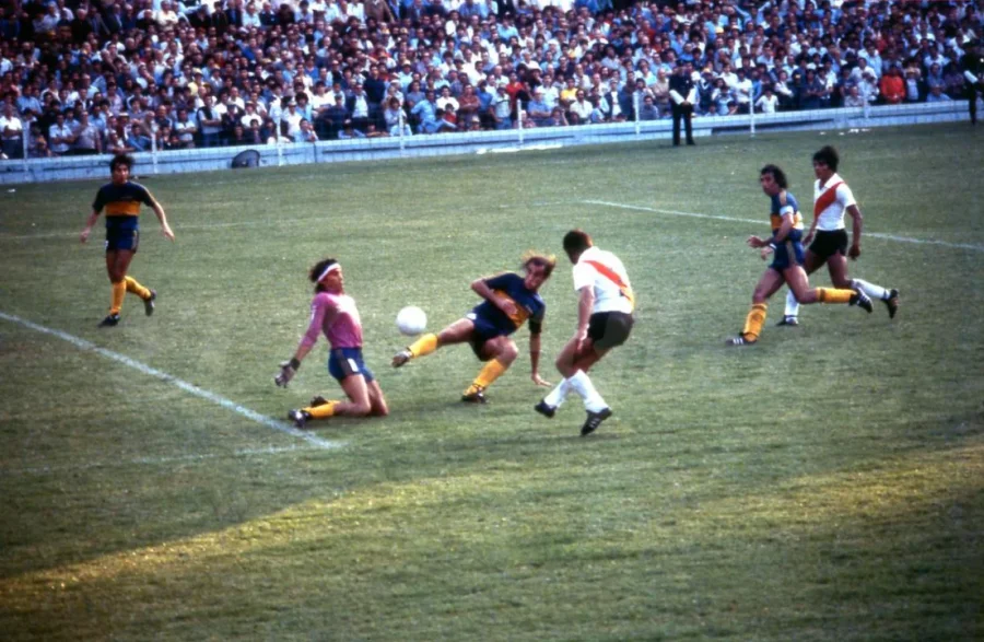 "La de Dios" en acción, en pleno Superclásico entre Boca y River.