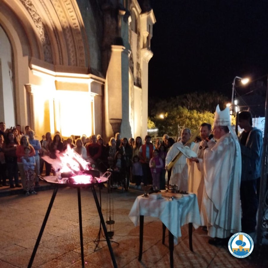 La liturgia de la luz con la que se abre la Vigilia Pascual.