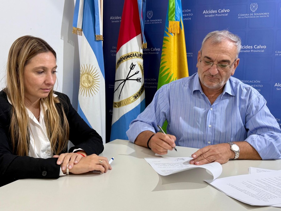 Calvo al firmar el recurso de amparo.