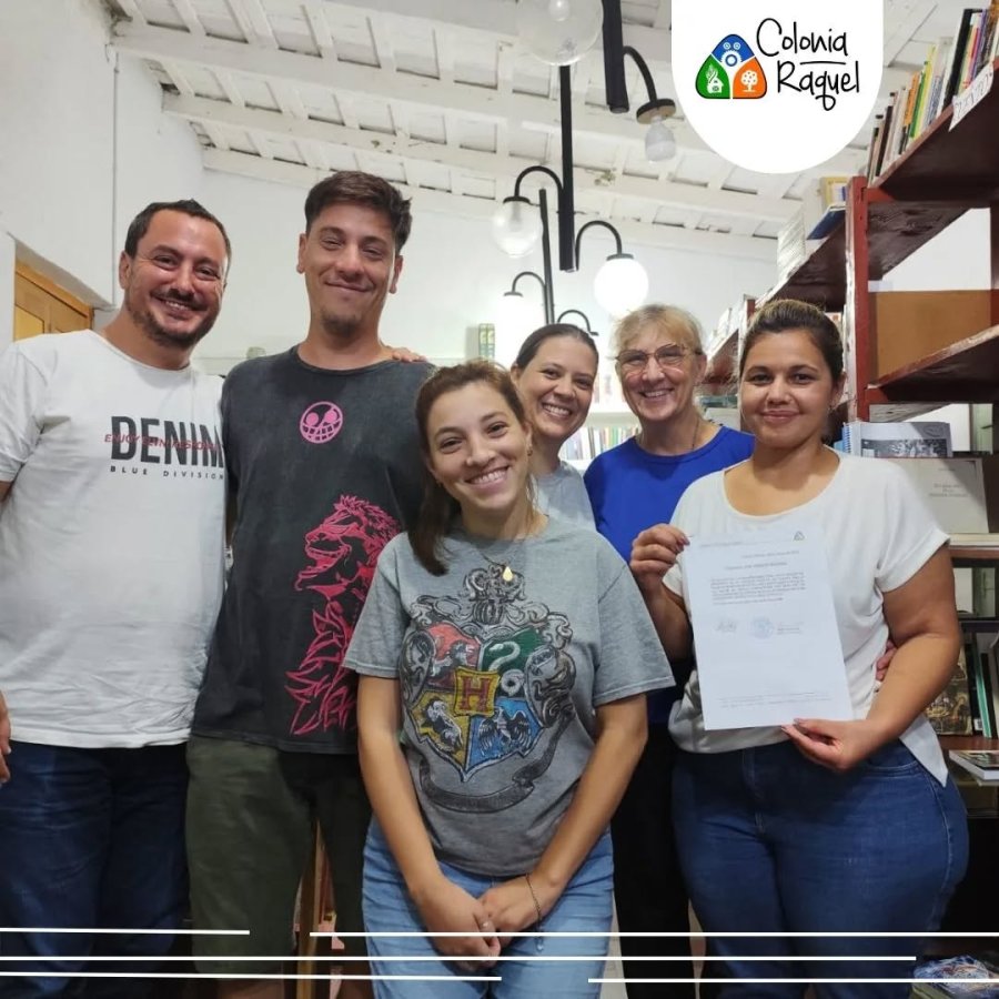 La entrega fue efectivizada en la sede de la Biblioteca.