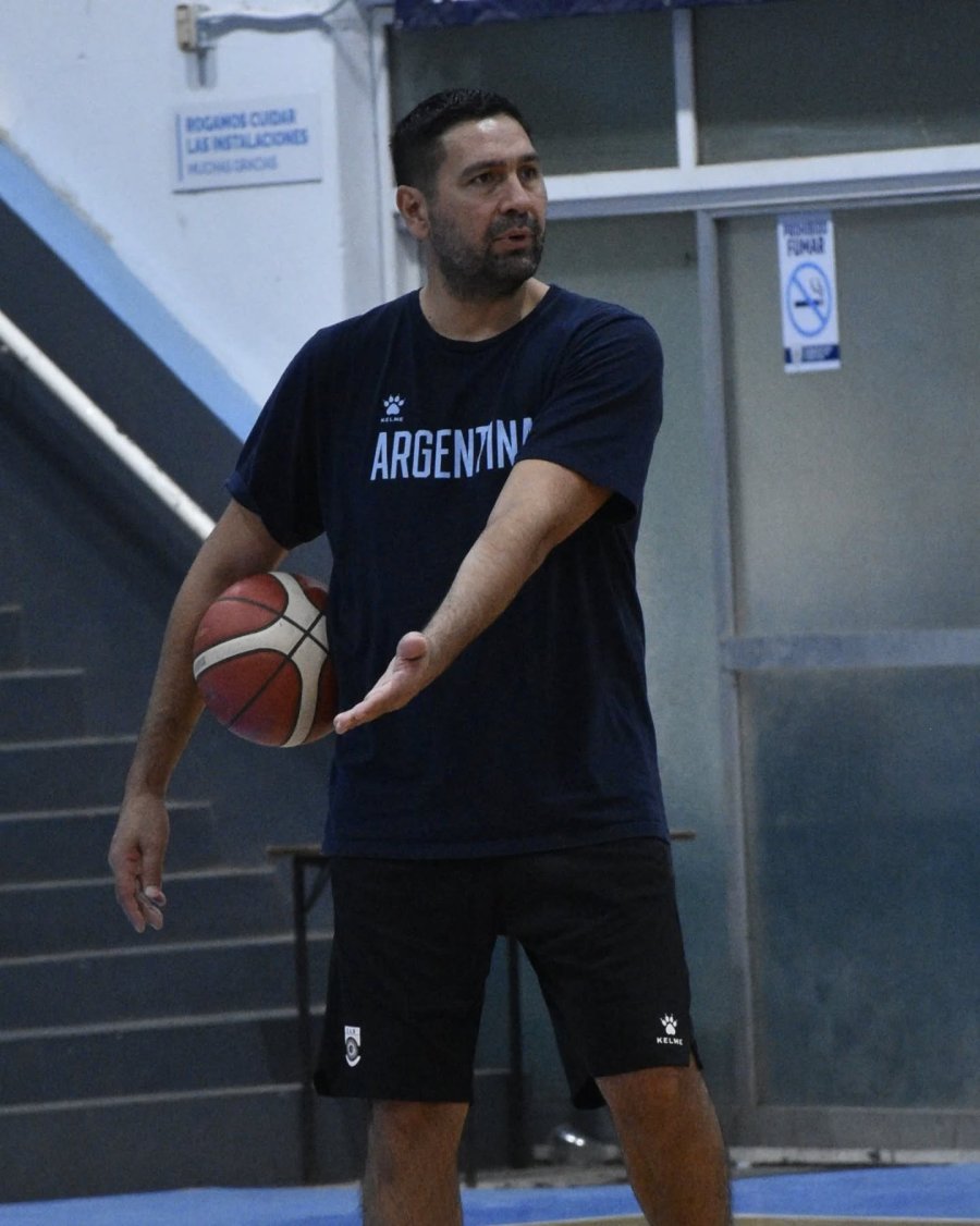 DEL OTRO LADO. Ahora Leo trata de transmitir su pasión como entrenador.