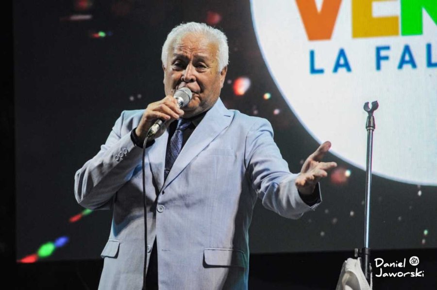 Daniel Simmons será cantante invitado.