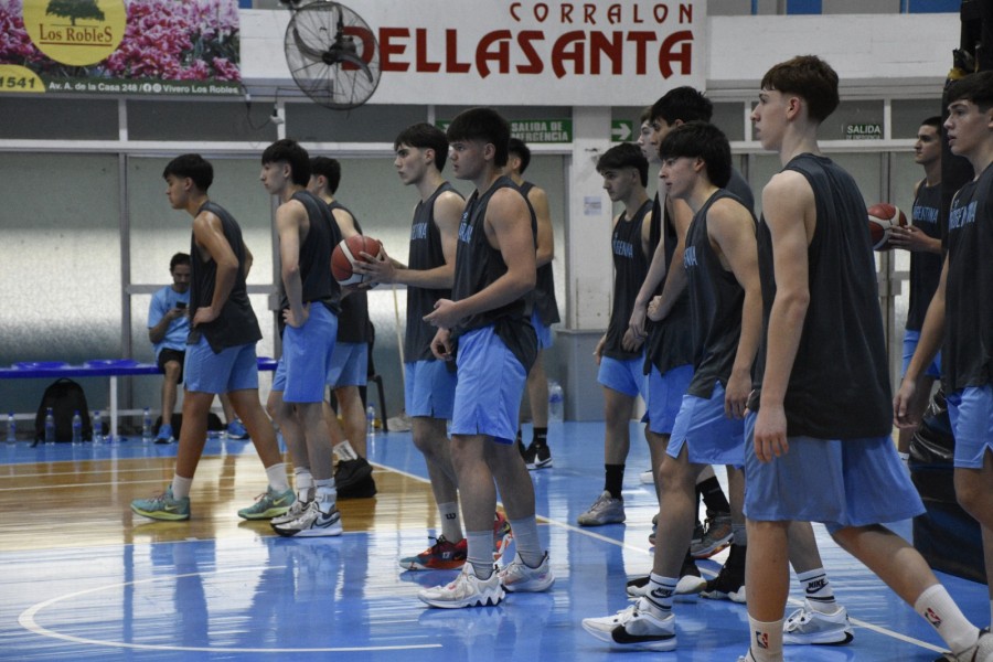 ENSAYO. Luego de varios entrenamientos, el primer amistoso.