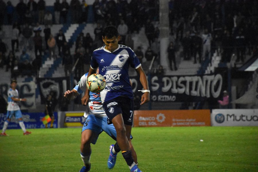 EN DUDA. Vel&aacute;zquez jug&oacute; 45 minutos en el &uacute;ltimo encuentro y se&ntilde;al&oacute; los dos goles.