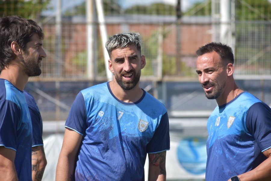 POR OTRA ALEGRÍA. Albertengo, Castro y Affranchino, tres de las piezas claves de la Crema de Iván Juárez.