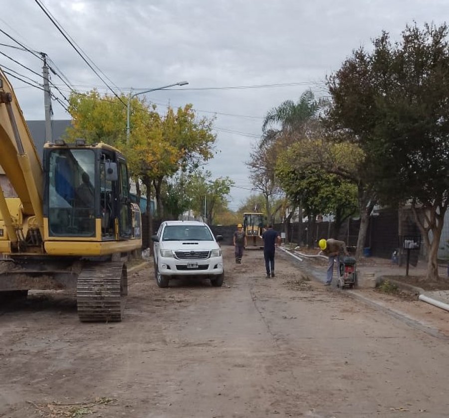 CONSTRUCCI&Oacute;N. La obra p&uacute;blica es clave y necesaria para ampliar o mantener la infraestructura, como la renovaci&oacute;n del colector cloacal en calle Tucum&aacute;n de Rafaela.